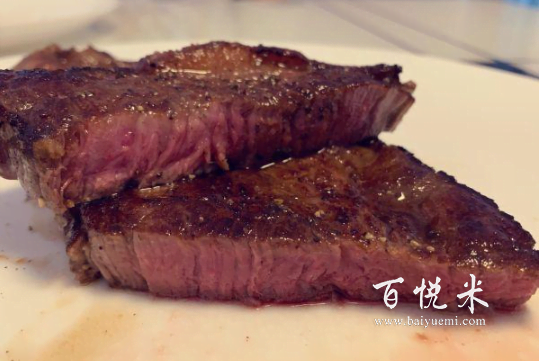 如何煎出外焦里嫩的西冷牛排？只用四步就能煎出好吃的牛排